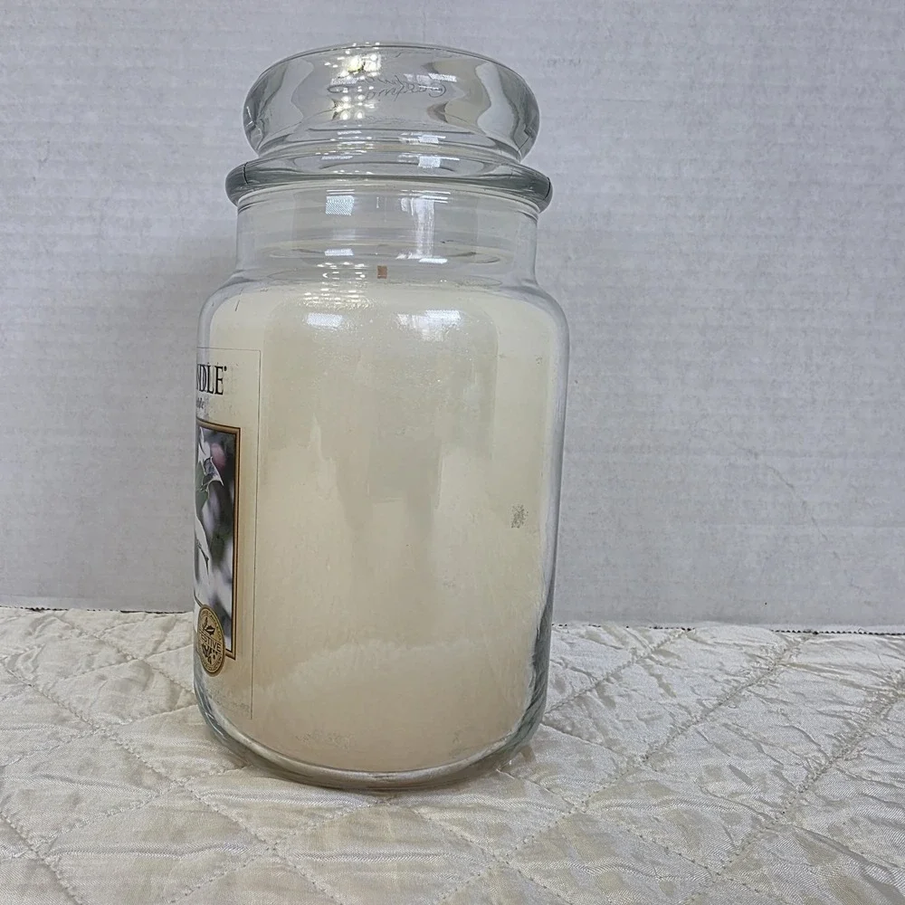 New Rare HTF Yankee Candle Snow Berry Jar Candle 22 Oz‎